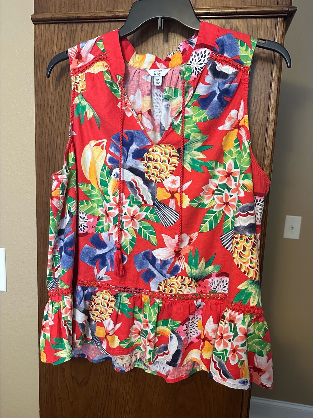 crown & ivy Red Tropical Floral V-Neck Tie Tank